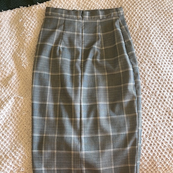 H&M pencil skirt - Picture 2 of 2